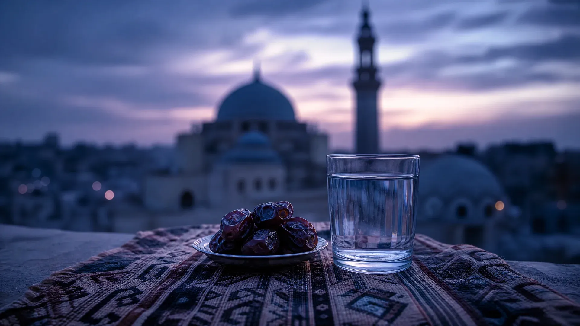 كيف كان سيدنا النبي ﷺ يحتفل بيوم عاشوراء.. السنن والأعمال الواردة