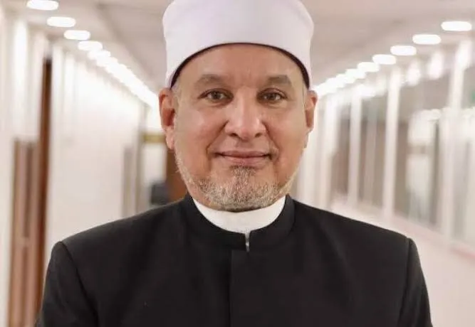 وزير الأوقاف يهنئ الدكتور حسن الصغير لتكليفه رئيسًا لأكاديمية الأزهر العالمية لتدريب الأئمة