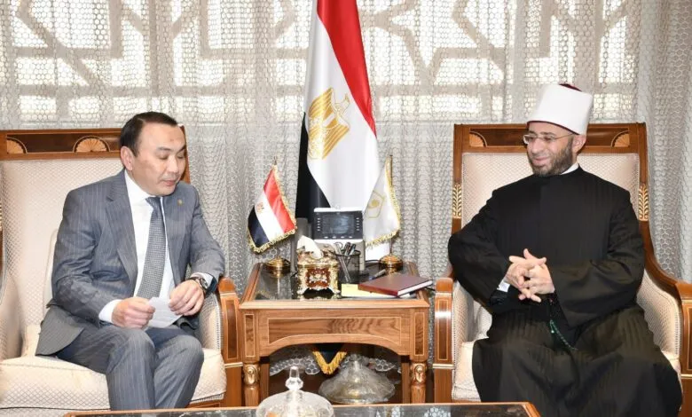 وزير الأوقاف يستقبل سفير كازاخستان لبحث تعزيز التعاون الديني والثقافي بين البلدين.. ويتسلم دعوة رسمية لحضور قمة زعماء الأديان