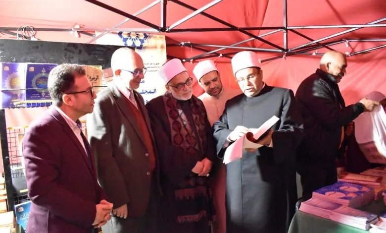 علماء الأزهر يشيدون بإصدارات المجلس الأعلى للشئون الإسلامية في معرضه بمسجد الإمام الحسين