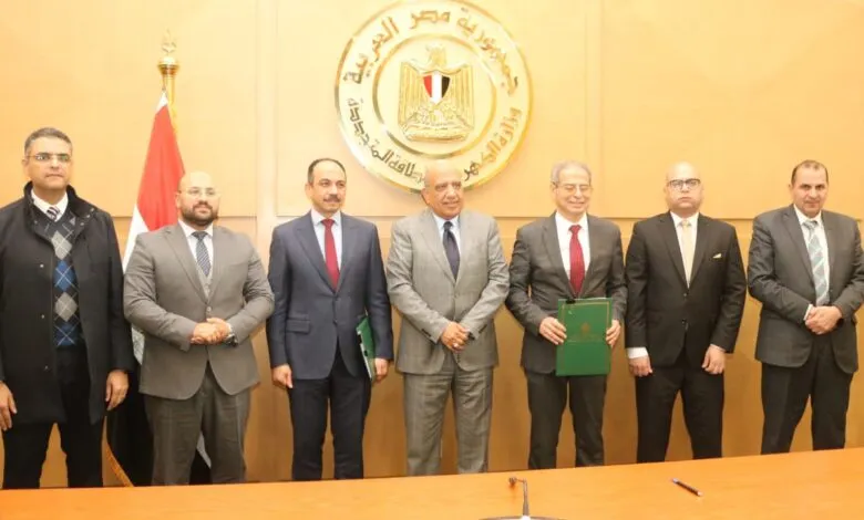 وزير الكهرباء يشهد توقيع بروتوكول التعاون لتركيب العدادات الجديدة وإحلال الموجودة في دور العبادة والمباني الخدمية التابعة لوزارة الأوقاف