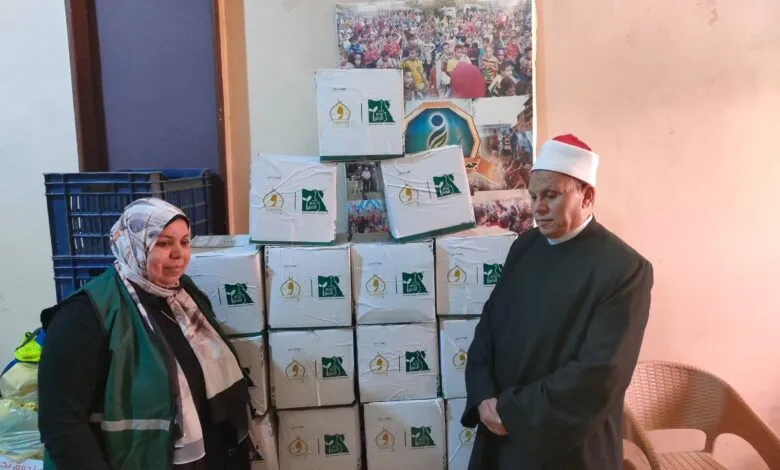 مائة ألف كرتونة غذائية .. الأوقاف ومصر الخير ترسّخان قيم التكافل في رمضان