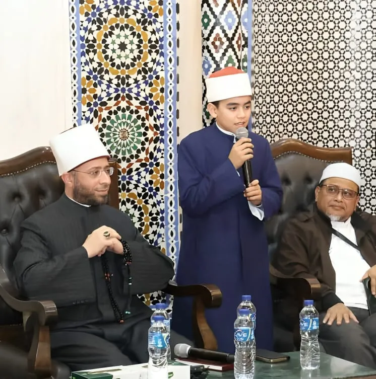 أجواء روحانية من التلاوة والإنشاد في رحاب سيدنا الحسين