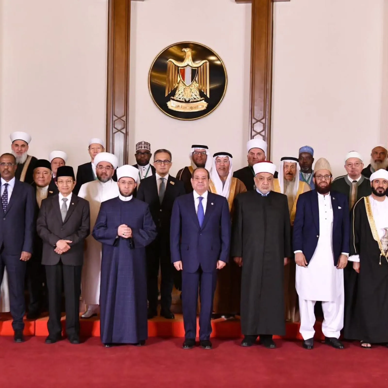 استقبال فخامة الرئيس عبد الفتاح السيسي للوزراء ومفتي الدول ونخبة من العلماء المشاركين في فعاليات المؤتمر الدولي الـ ٣٦ للمجلس الأعلى للشؤون الإسلامية