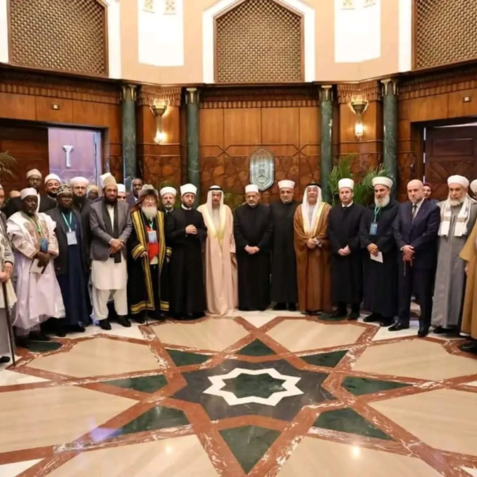 فضيلة الإمام الأكبر يستقبل ضيوف المجلس الأعلى للشئون الإسلامية من مختلف دول العالم يصحبهم وزير الأوقاف