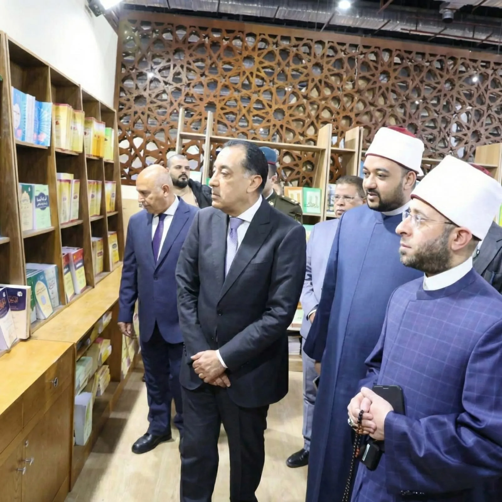 وزير الأوقاف يستقبل رئيس الوزراء في تفقد جناح المجلس الأعلى للشئون الإسلامية بمعرض القاهرة الدولي للكتاب في دورته السابعة والخمسين