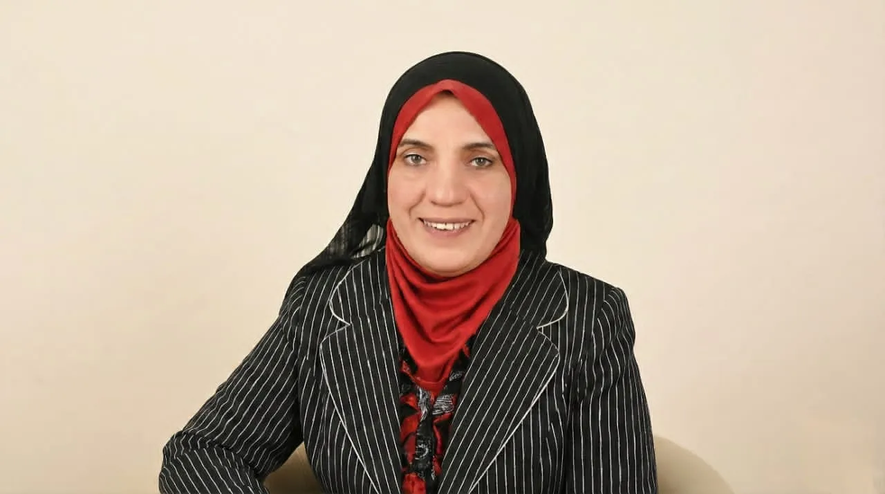 الأستاذة الدكتورة أمل صابر عويس مسيرة علمية رائدة في استدامة القطن وتطبيقات الكيمياء الحيوية