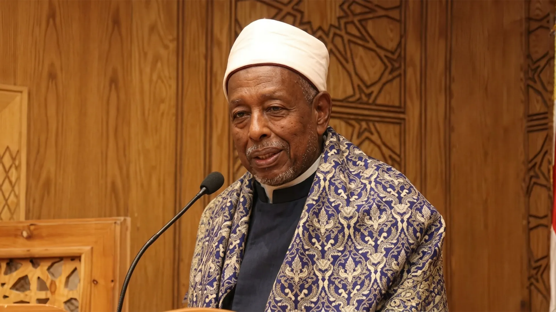 فضيلة الشيخ محمد عبد العزيز